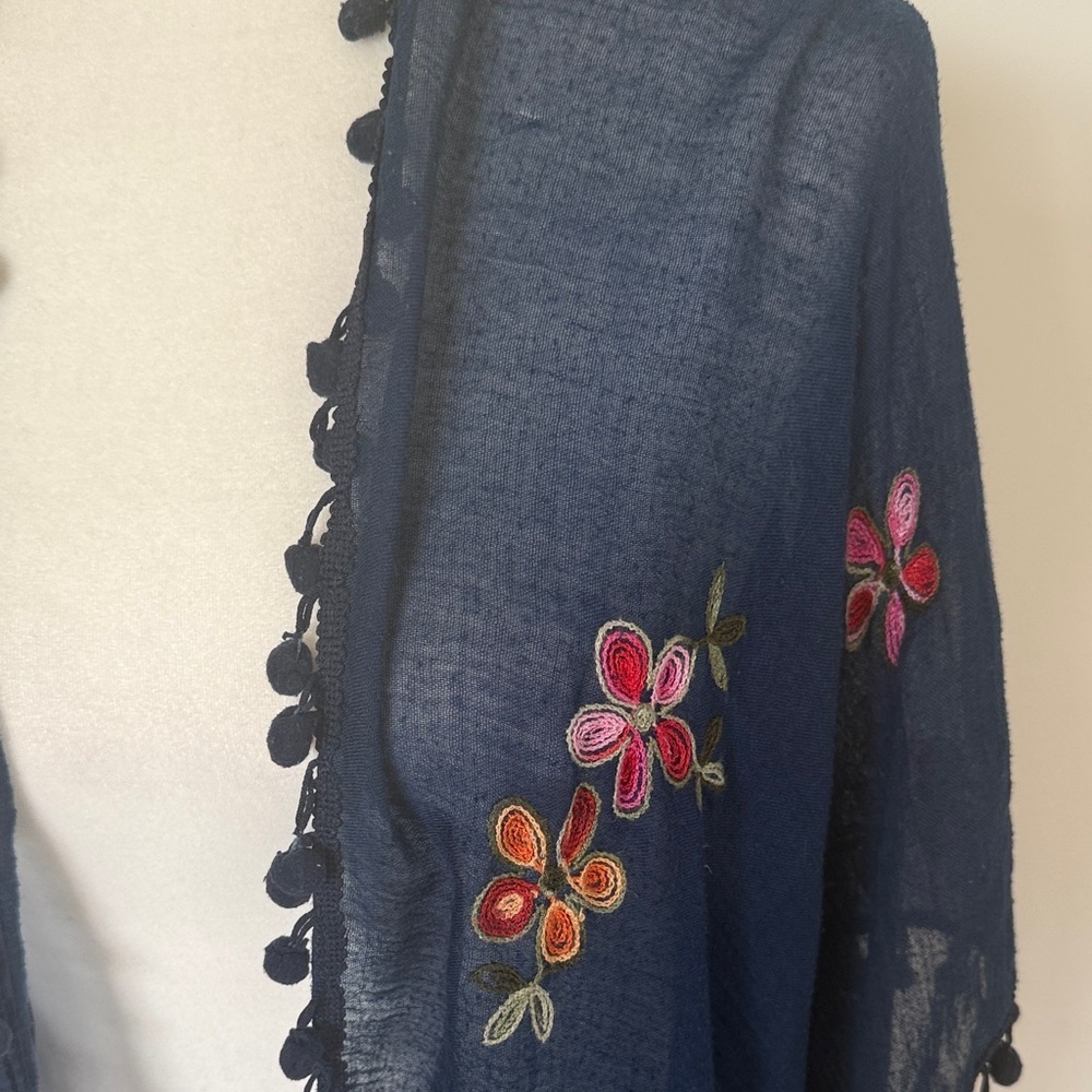 Do Everything In Love Floral Embroidered Kimono/Beach Cover Up Pom Pom Trim O/S - Picture 4 of 7
